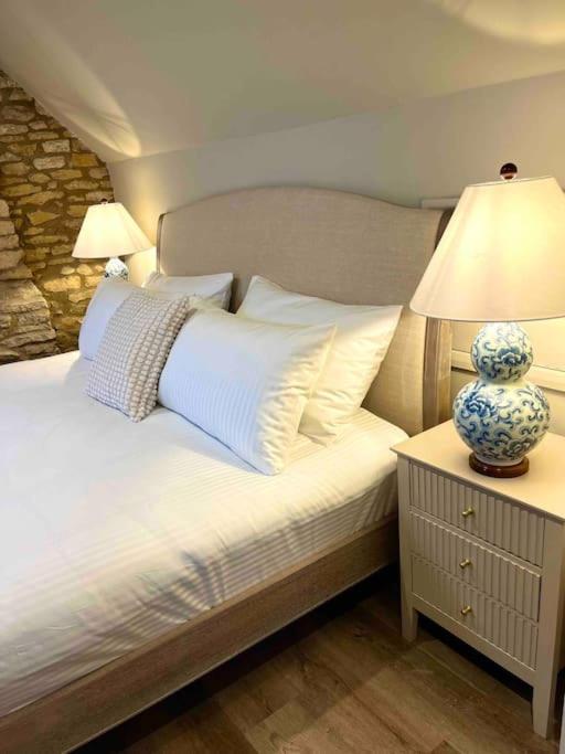 Quaint Cotswold Cottage チッピング・ノートン エクステリア 写真