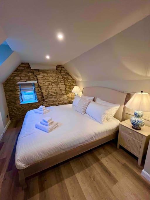 Quaint Cotswold Cottage チッピング・ノートン エクステリア 写真
